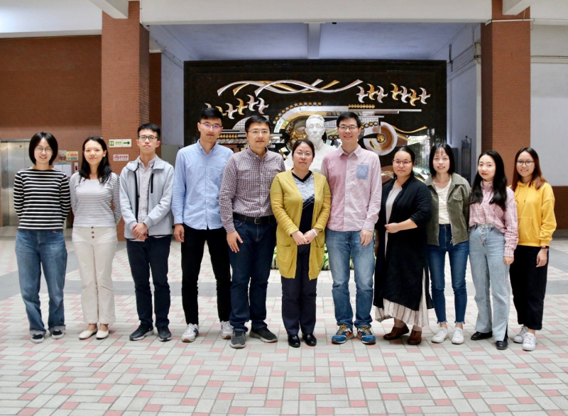 “学术第二课堂”邀请校外导师李百川博士(右五)做讲座