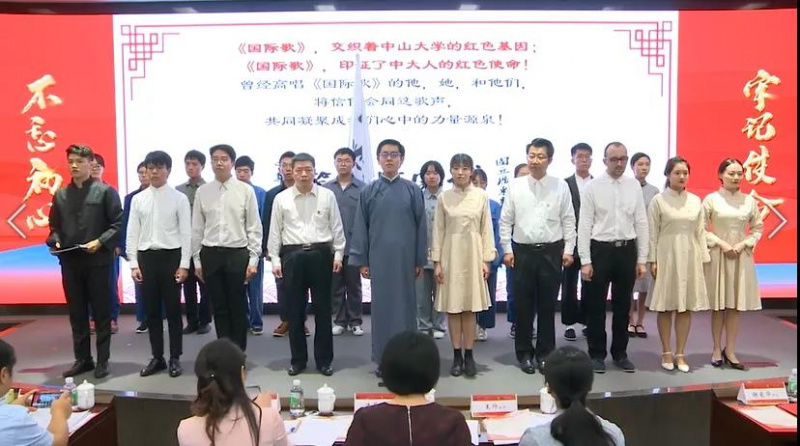 外国语学院师生诵读红色诗文