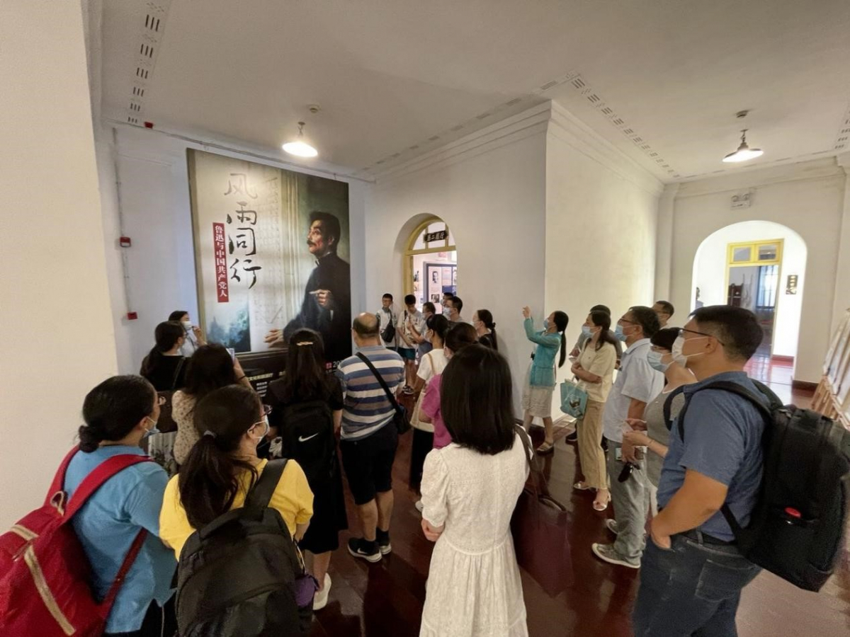 参观“风雨同行——鲁迅与中国共产党人”专题展览(二)