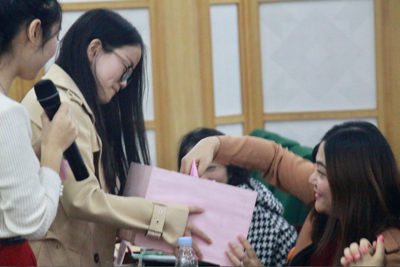 校友导师抽取学弟学妹“写给十年后的自己”的信