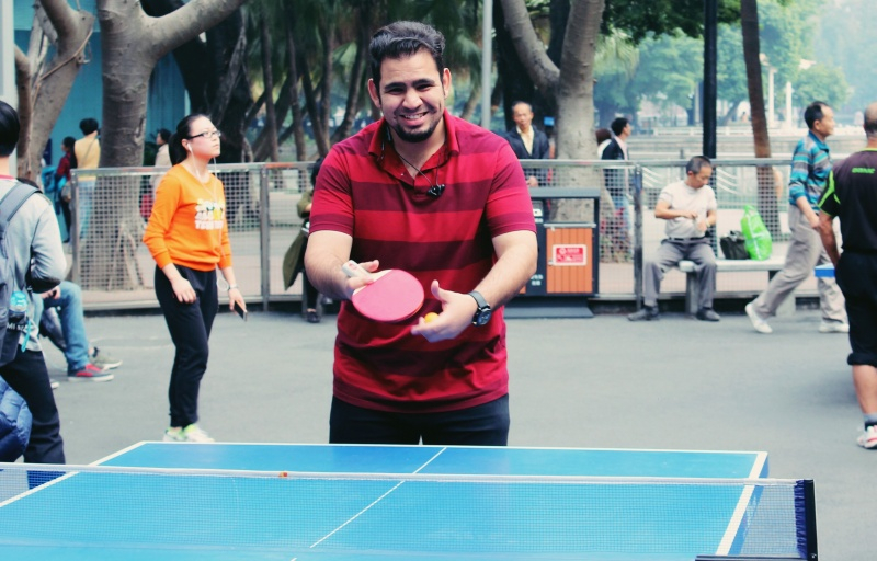 留学生乒乓球台展身手