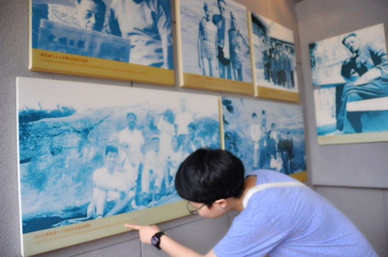 留学生参观蒋光鼐故居博物馆