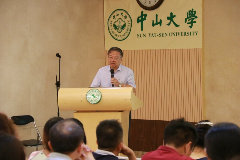 院长王东风介绍学院概况